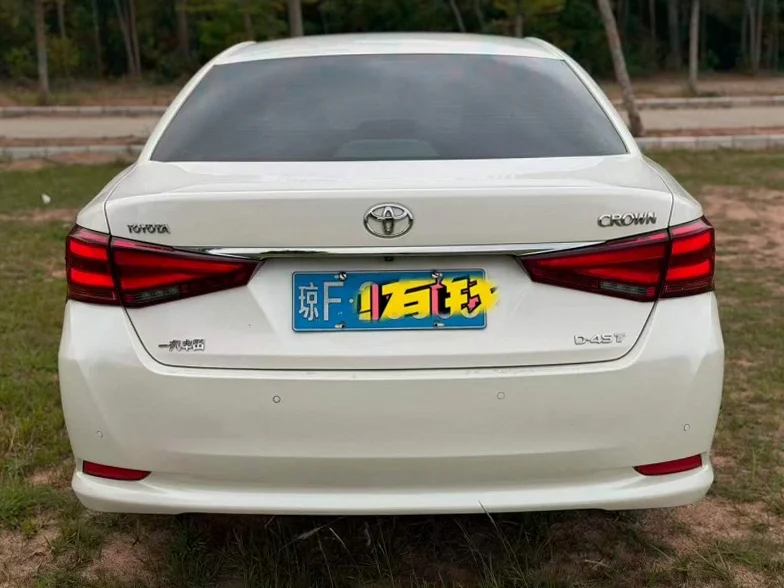 丰田皇冠 驾驶室