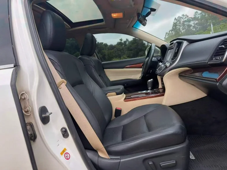 丰田皇冠 后面外观三