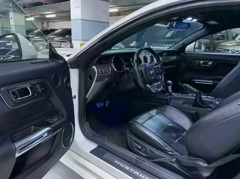 福特野马 后面外观一