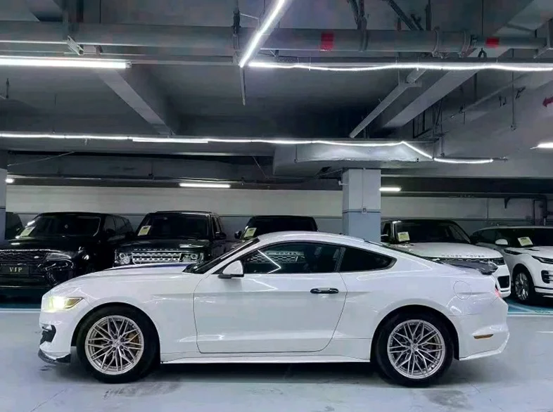 福特野马 内饰前排