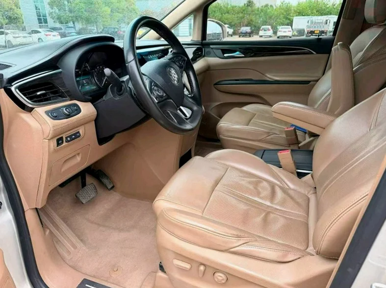 别克GL8 后面外观三