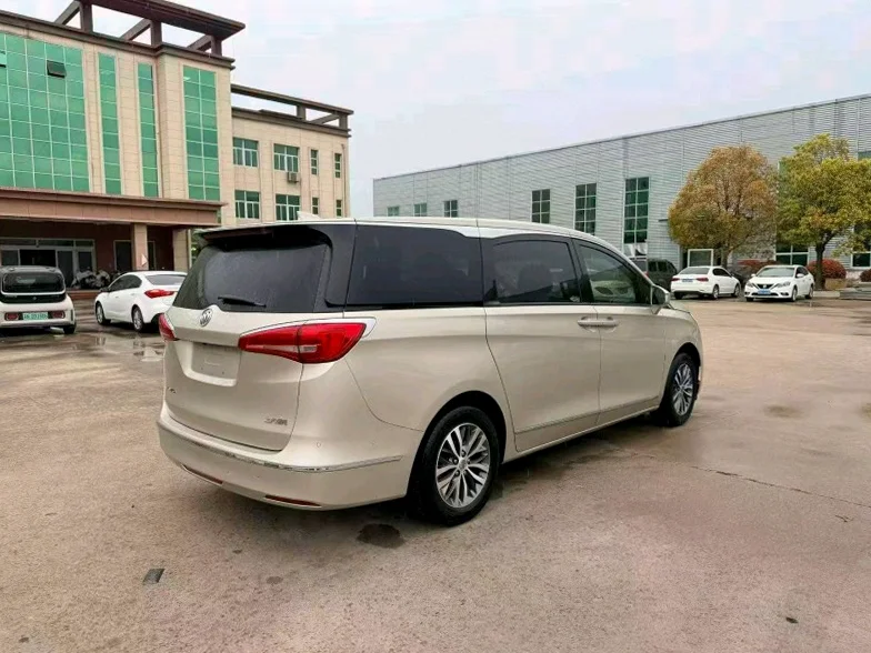 别克GL8 内饰前排