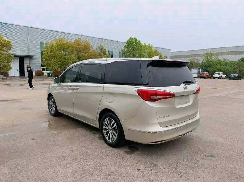 别克GL8 内饰后排