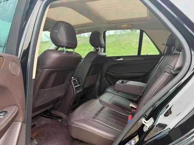 奔驰GLE 后面外观三