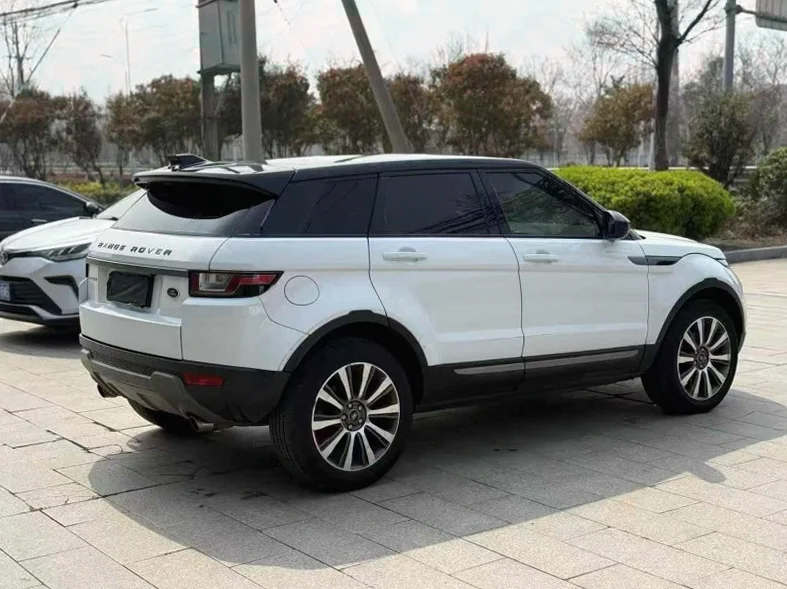 路虎极光 内饰前排