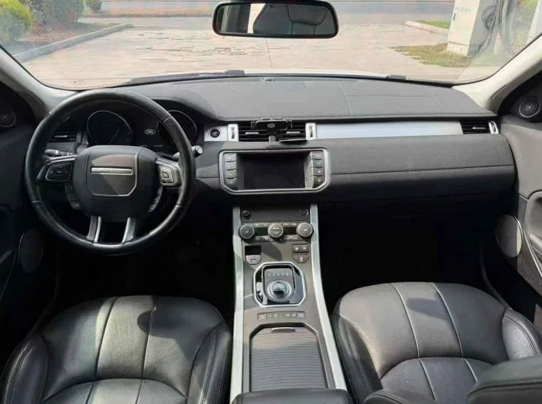 路虎极光 后面外观一