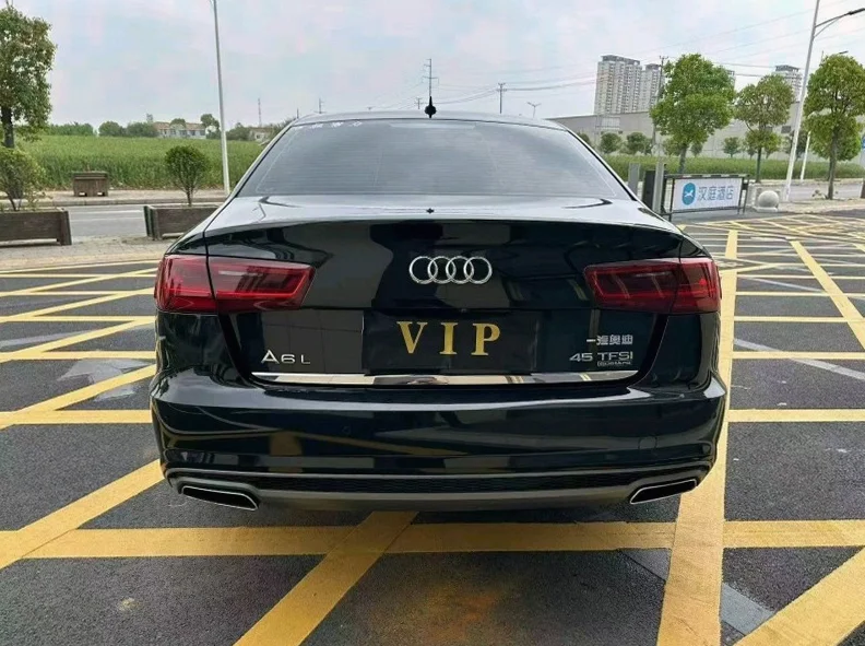 奥迪A6L 内饰后排