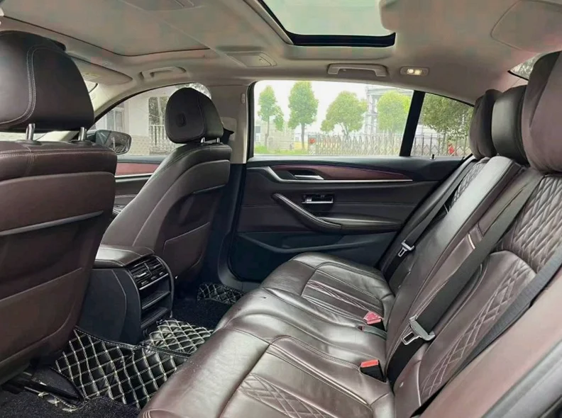 宝马5系 驾驶室