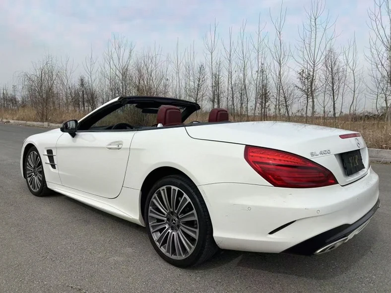 奔驰SL 后面外观三