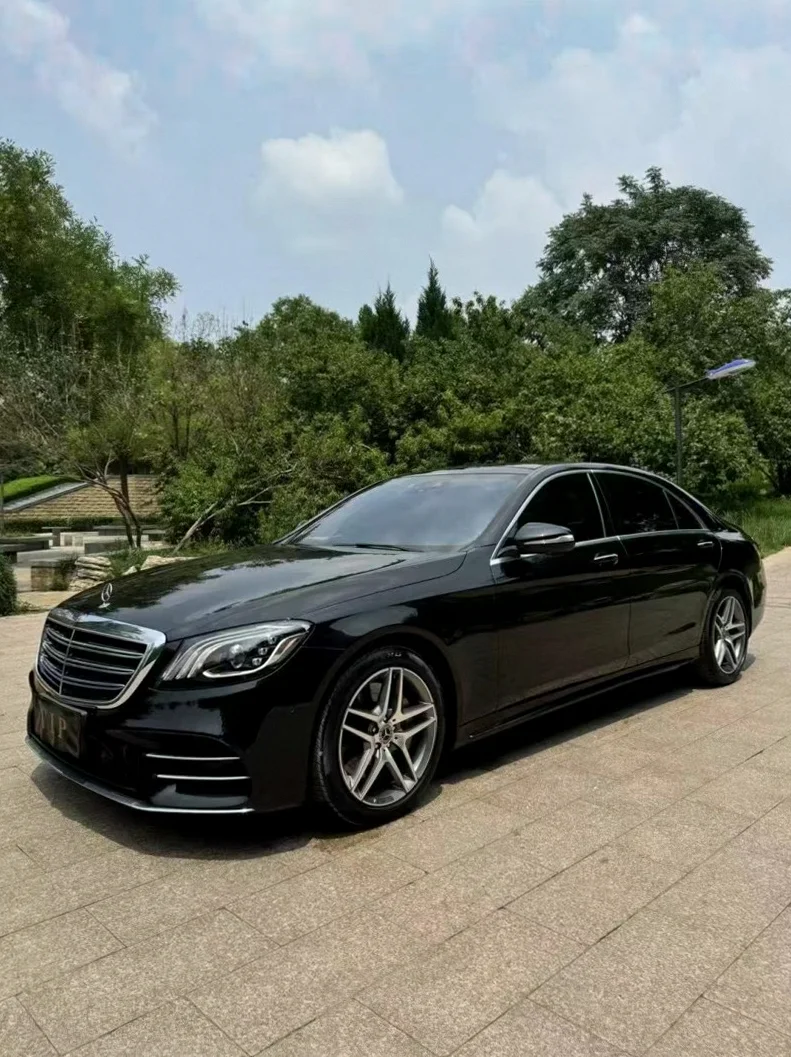 奔驰S 正面外观二