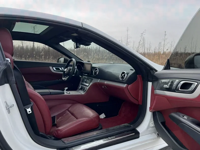 奔驰SL 内饰后排