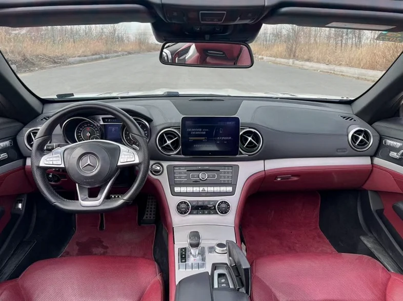 奔驰SL 内饰前排