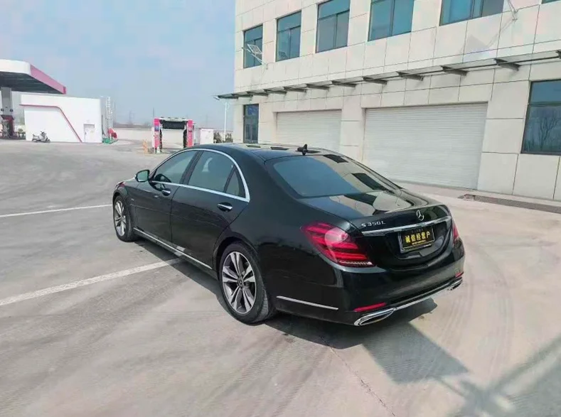 奔驰S 内饰后排