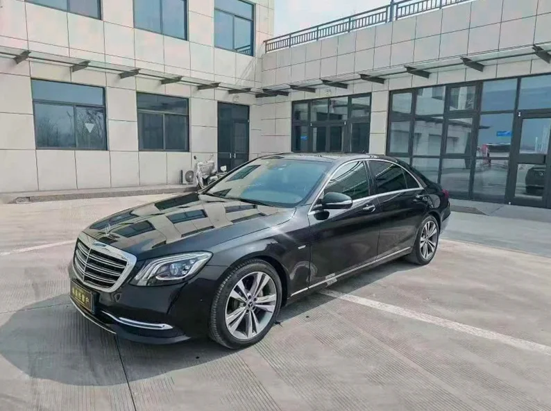 奔驰S 正面外观二