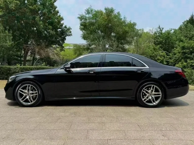 奔驰S 后面外观一