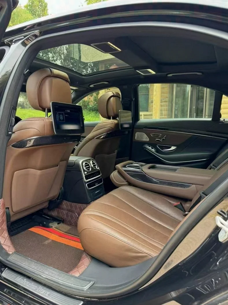 奔驰S 内饰前排