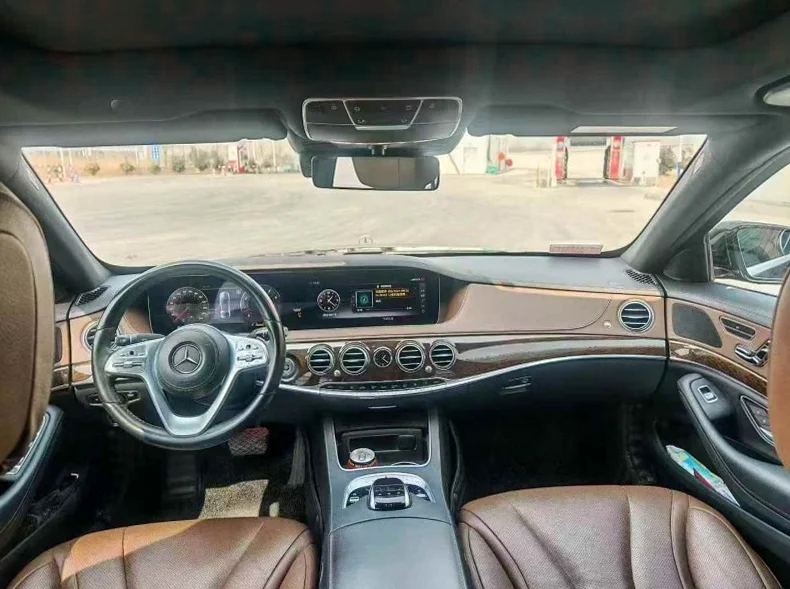 奔驰S 后面外观一