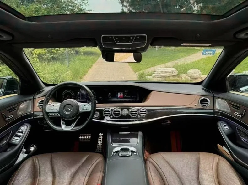 奔驰S 内饰后排