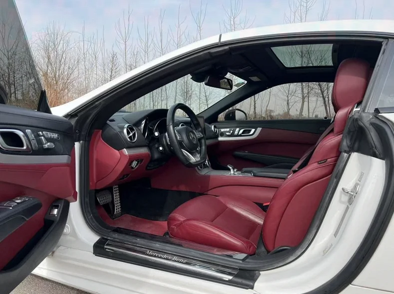 奔驰SL 后面外观一