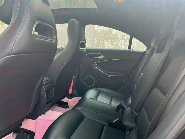 奔驰CLA 内饰前排