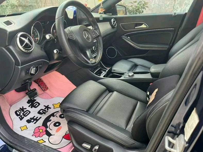 奔驰CLA 后面外观一