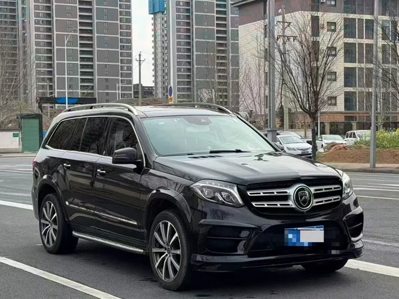 奔驰GLS 正面外观二
