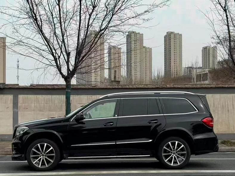 奔驰GLS 内饰后排