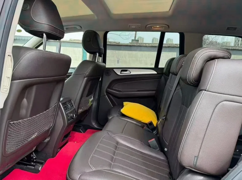 奔驰GLS 后面外观二