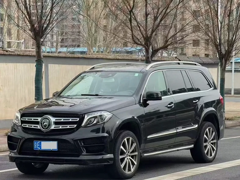 奔驰GLS 正面外观三
