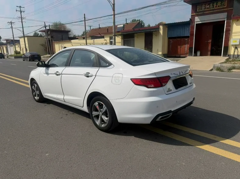 吉利帝豪 后面外观一