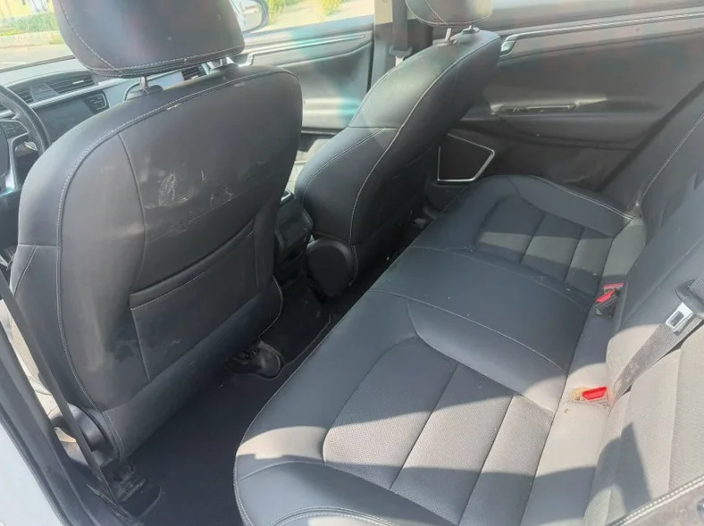 吉利帝豪 内饰后排