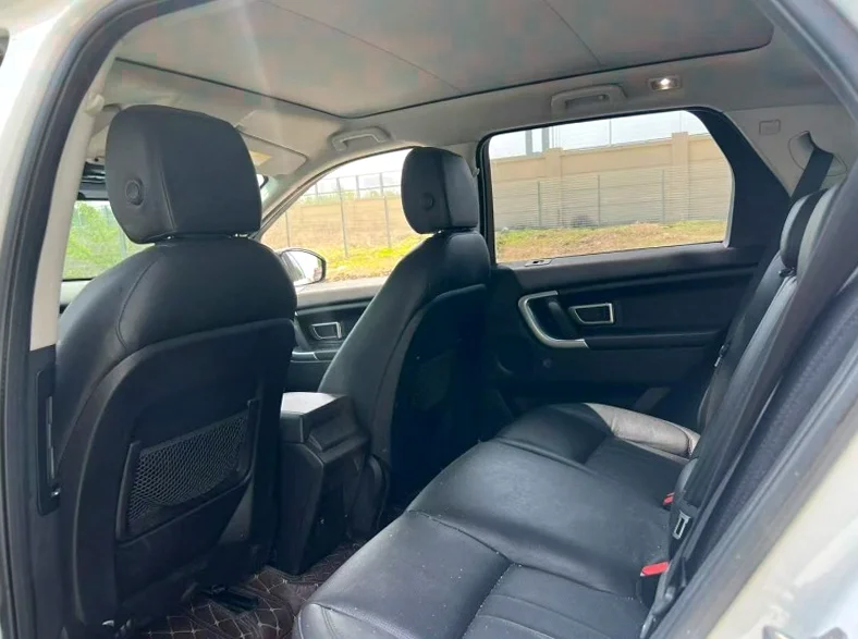 路虎发现神行 内饰后排