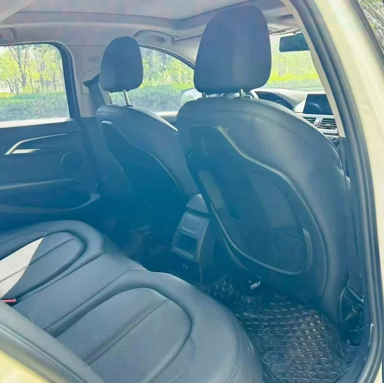 宝马1系 内饰前排