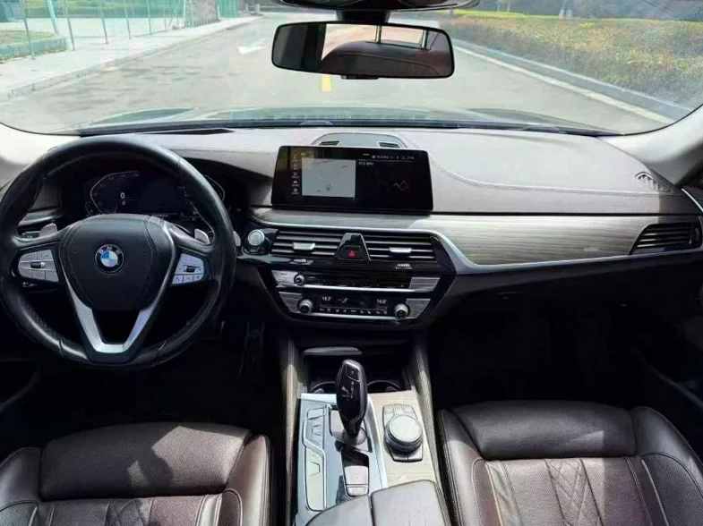 宝马5系 后面外观一