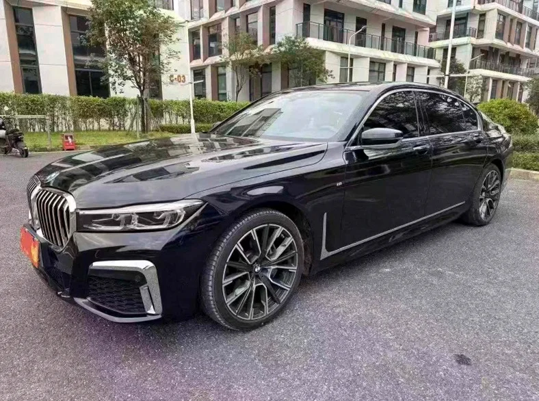 宝马7系 正面外观三