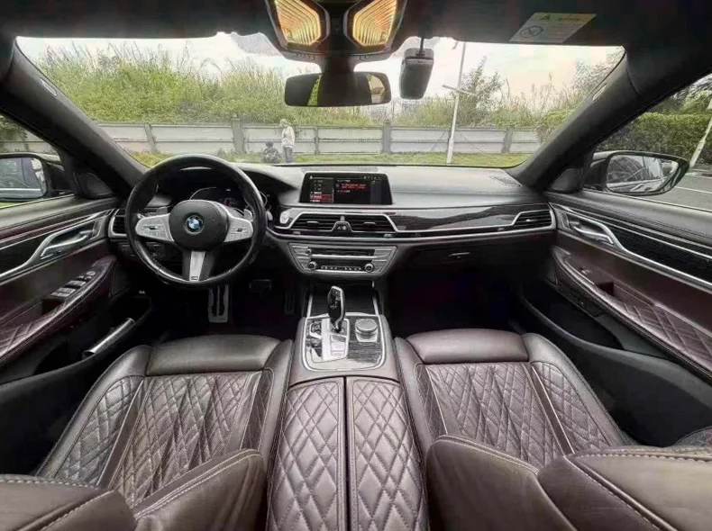 宝马7系 后面外观二