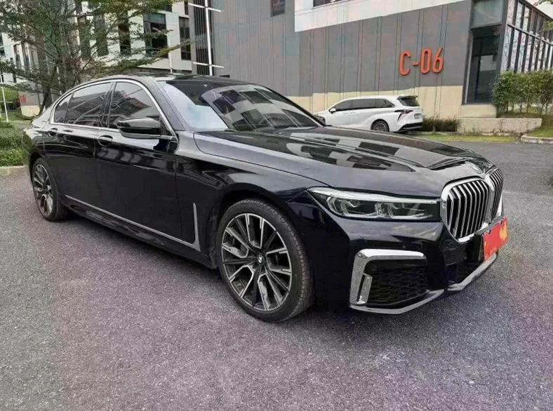 宝马7系 正面外观二