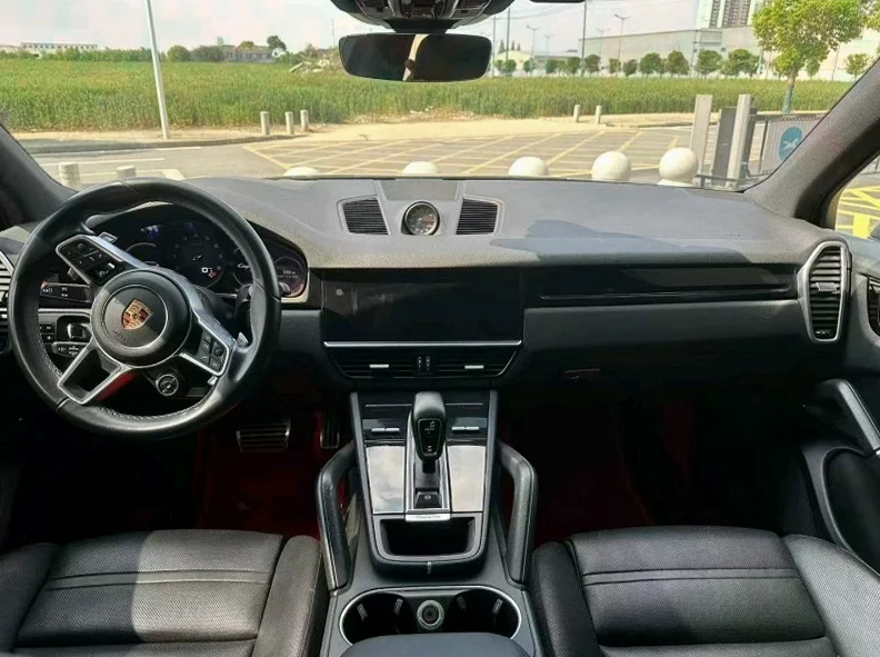 保时捷卡宴 正面外观三