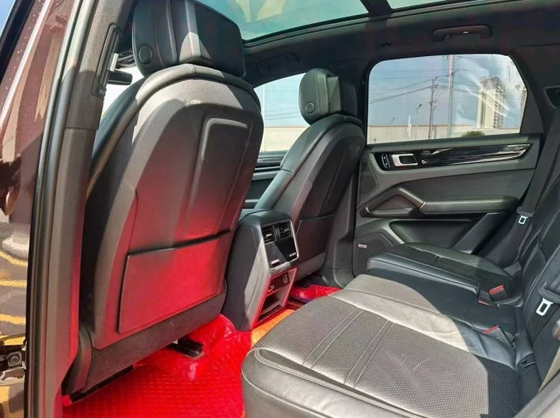 保时捷卡宴 内饰前排