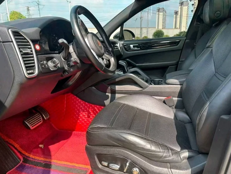 保时捷卡宴 后面外观一