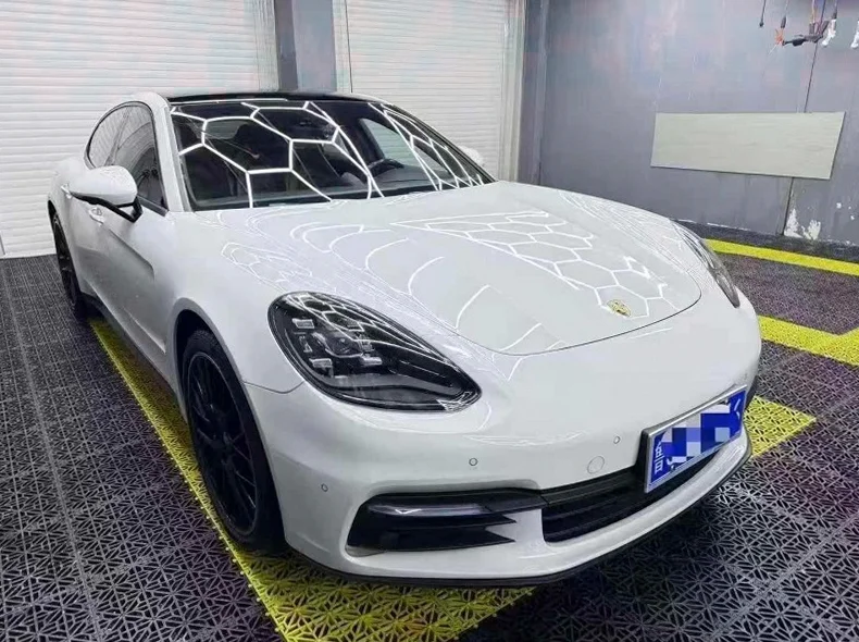 保时捷帕拉梅拉 正面外观三