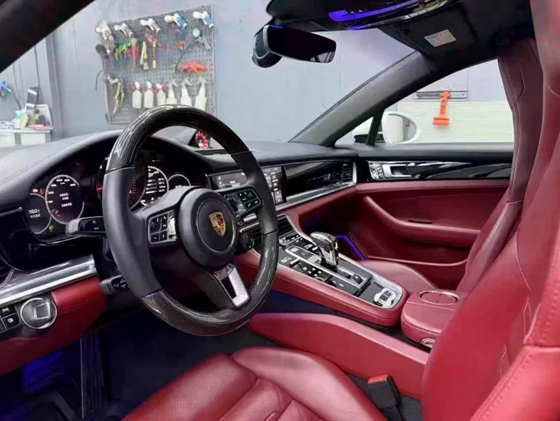 保时捷帕拉梅拉 后面外观一