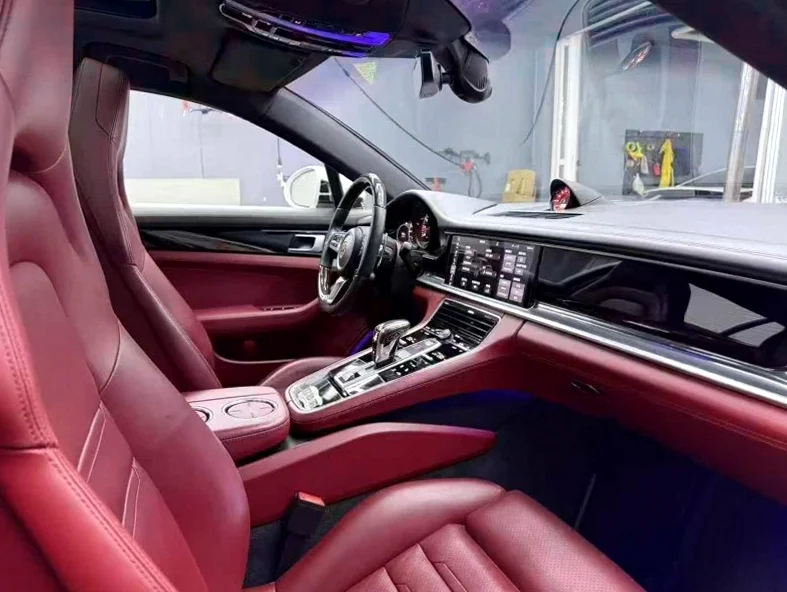 保时捷帕拉梅拉 后面外观三