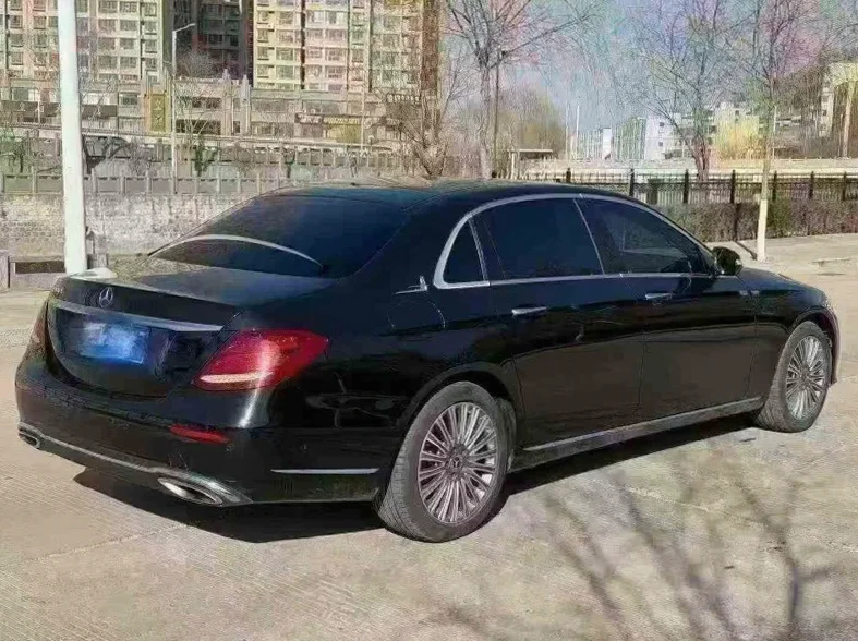 奔驰E 内饰前排