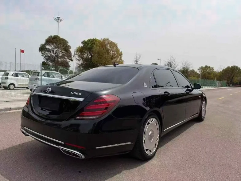 奔驰S 内饰后排