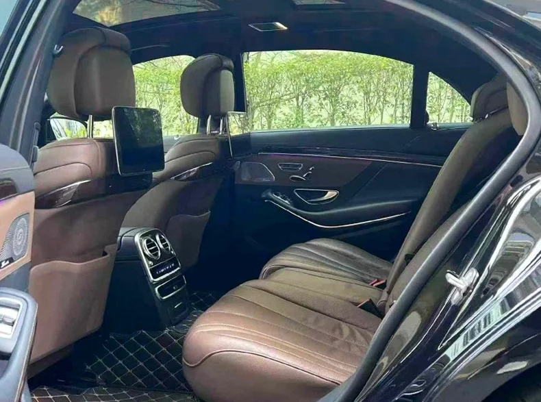 奔驰S 后面外观三