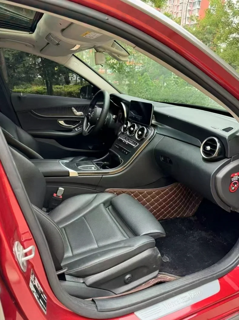 奔驰C 后面外观二