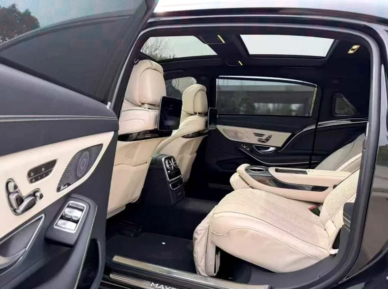 奔驰S 内饰前排