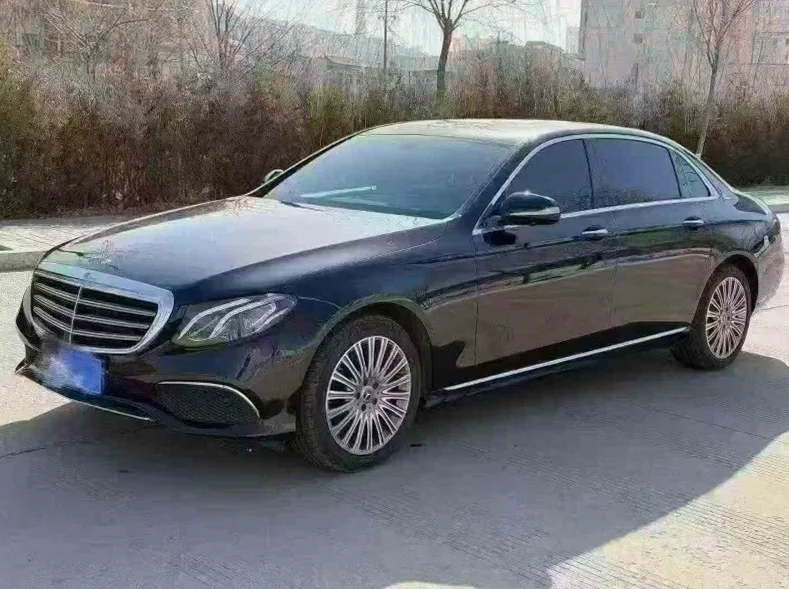 奔驰E 正面外观三