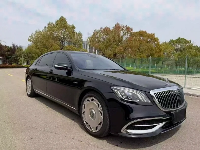 奔驰S 正面外观二